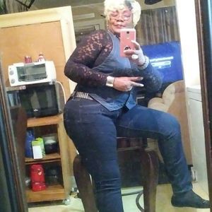 Meet your Posher, Etta